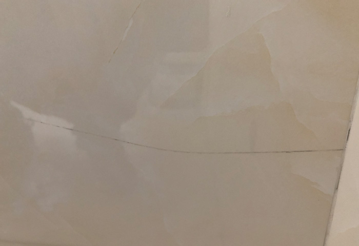 瓷磚開裂了怎么辦？瓷磚裂痕如何防治